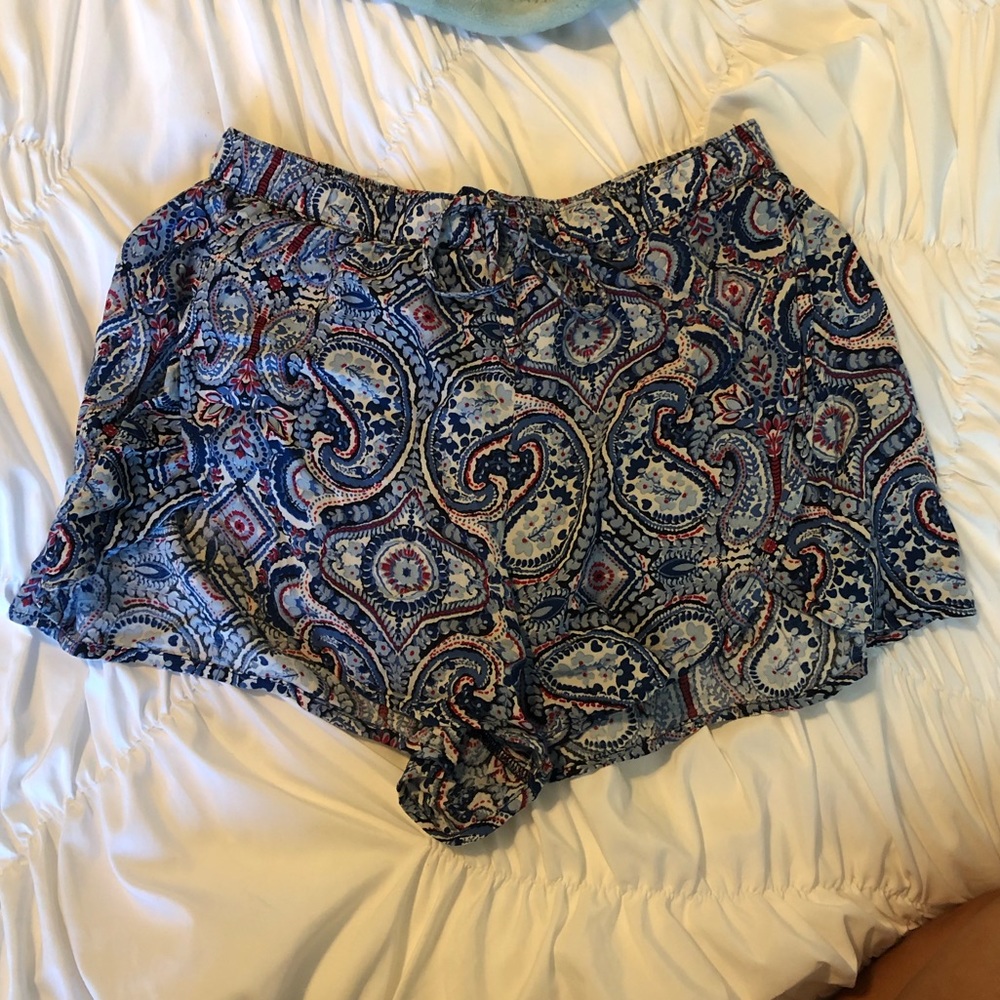 Hollister flowy shorts